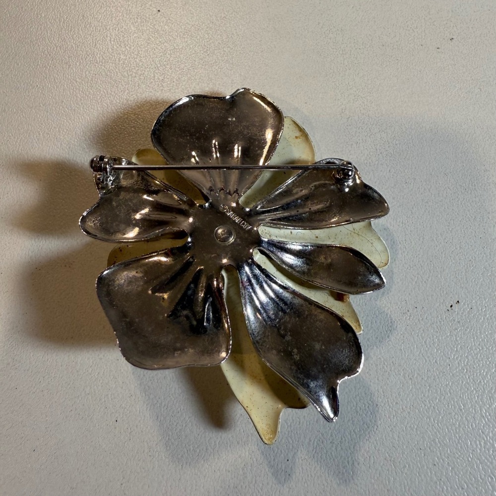 Vintage Sarah Coventry Flower Brooch Pin Floral White Bead Center Costume Jewelr - Picture 5 of 5